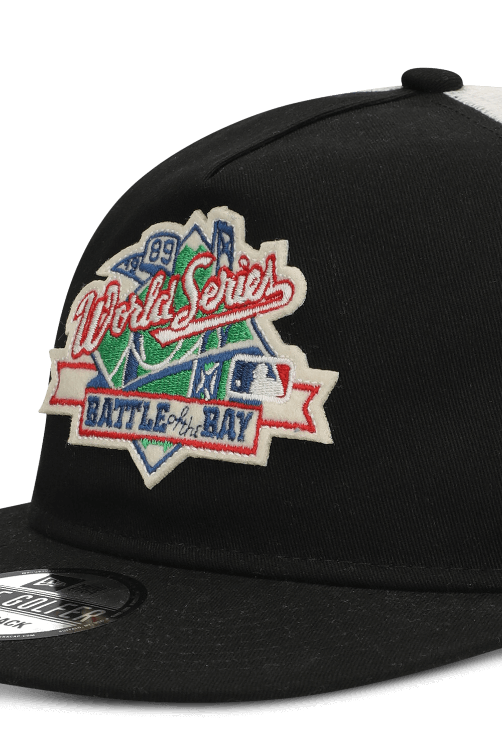 תמונת תקריב של כובע בייסבול