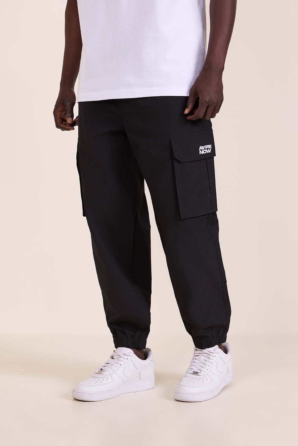 תמונת דוגמן קידמית של מכנסי קרגו