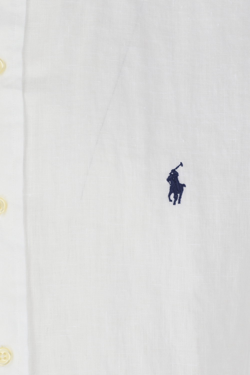 תמונה אחורית של חולצת פשתן מכופתרת וקצרה בלבן