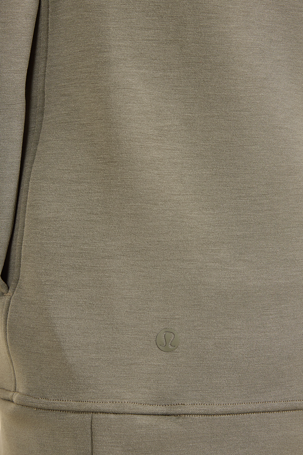 תמונת תקריב דוגמן של Smooth Spacer Pullover Hoodie