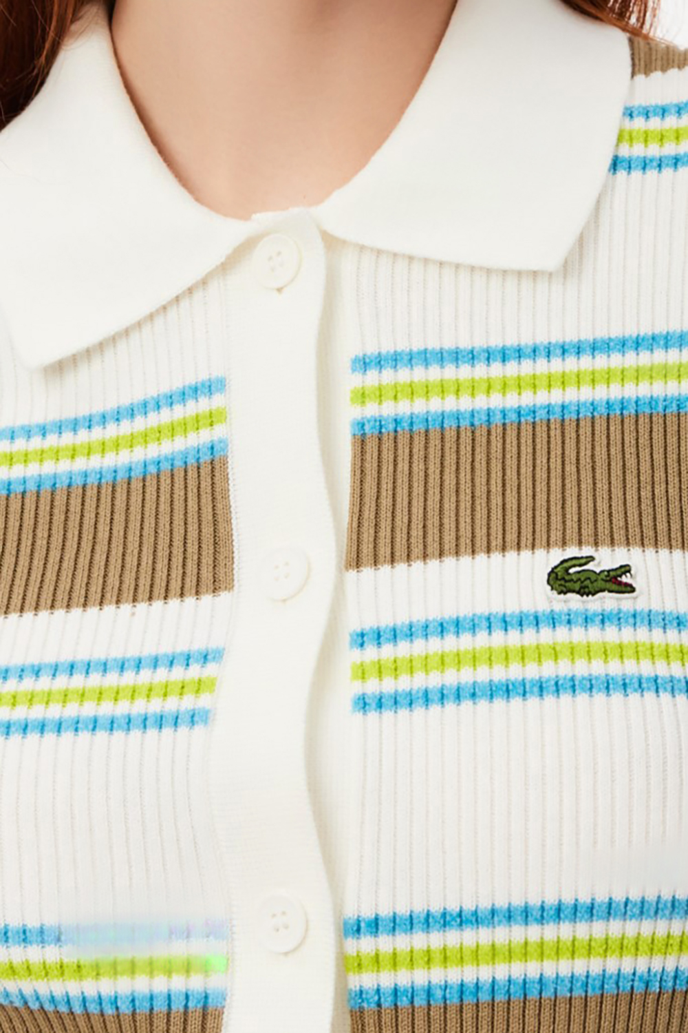 תמונת תקריב דוגמן של סריג כפתורים