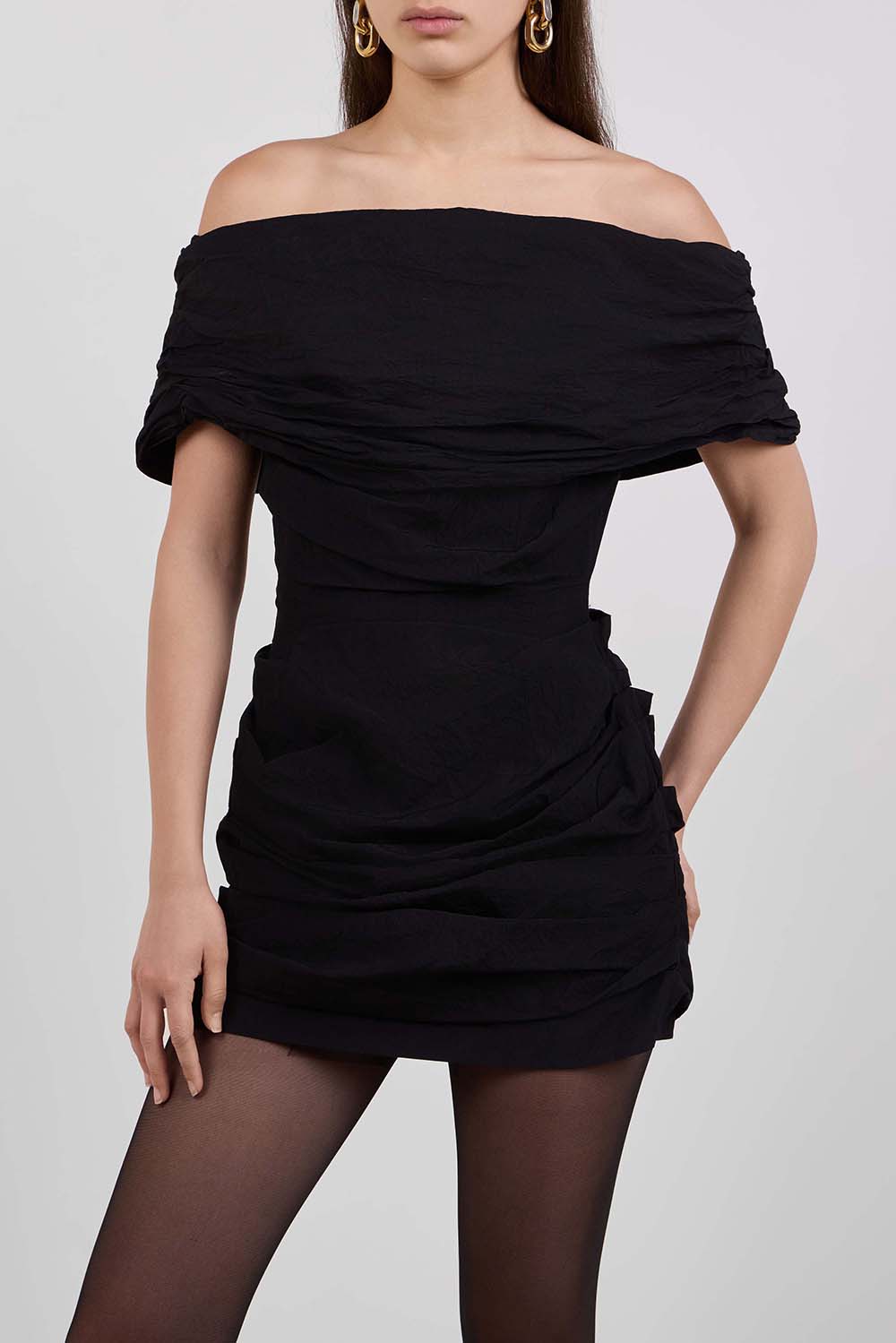 תמונת דוגמן קידמית של שמלת מיני אוף שולדר