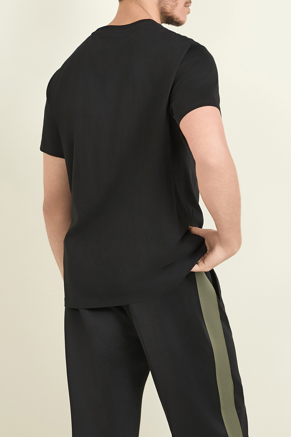 תמונת דוגמן אחורית של חולצת טי