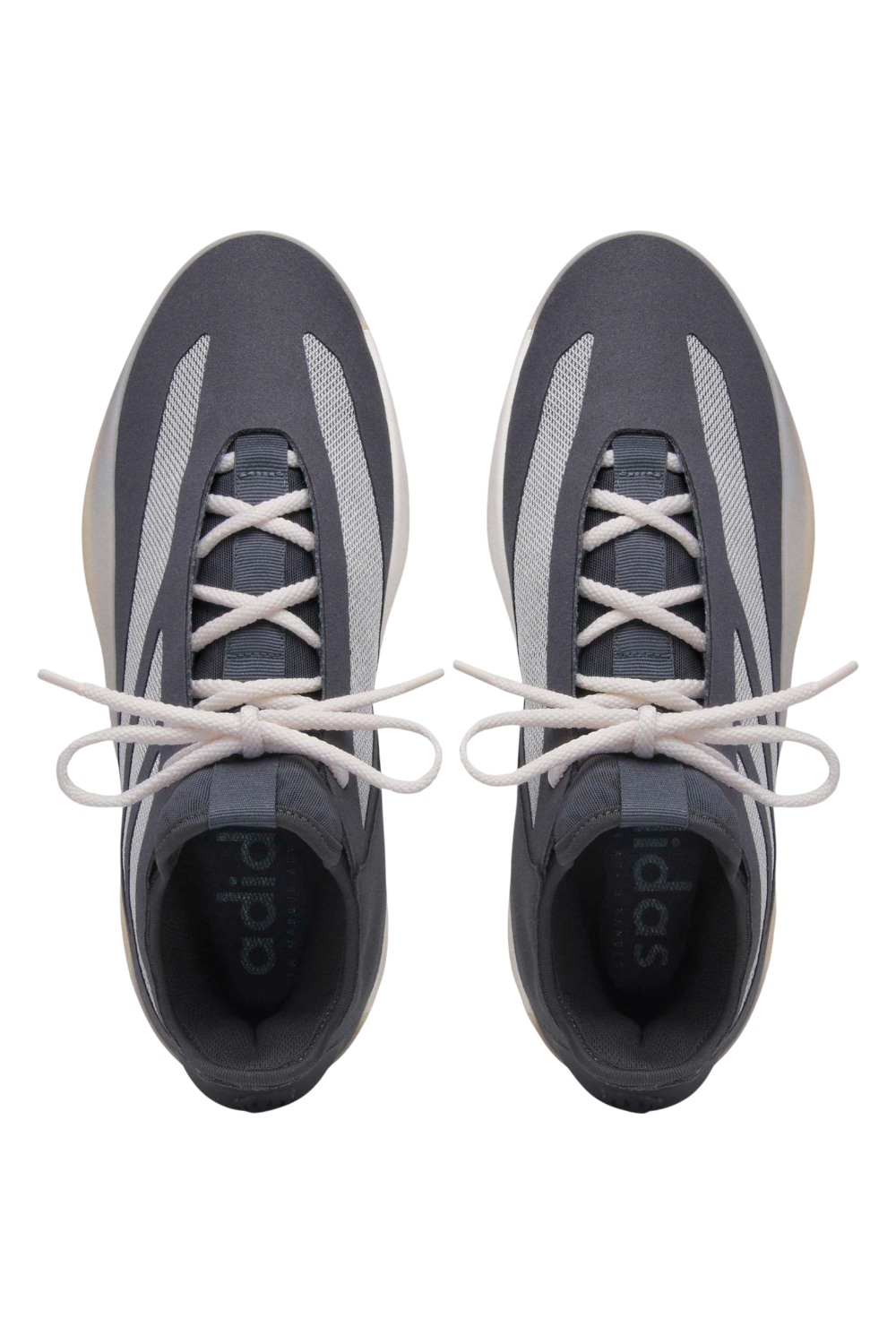 תמונת פנים של נעלי סניקרס