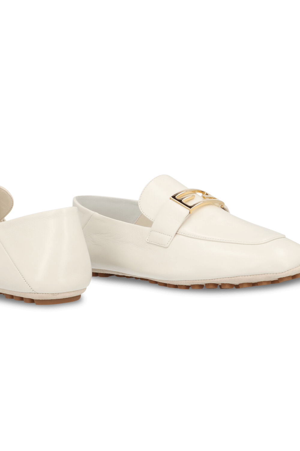 תמונת תקריב של נעלי מוקסינים