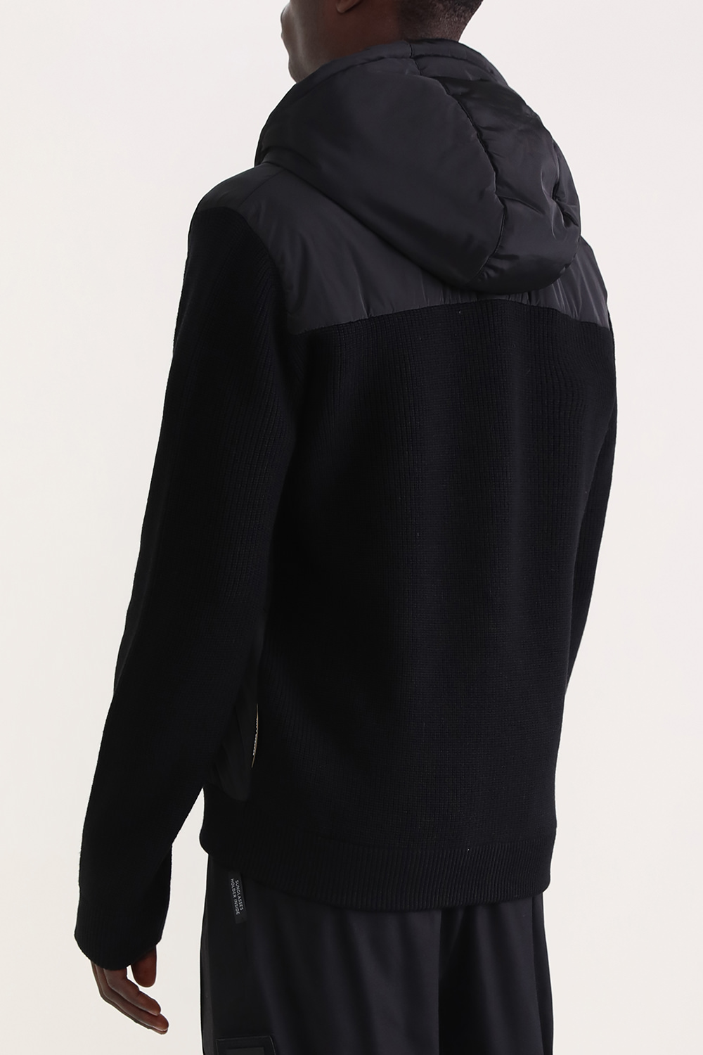 תמונת דוגמן אחורית של הוגו בוס X פורשה ז'קט קרדיגן עם קפוצ'ון