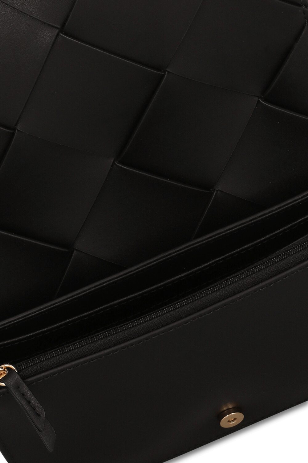 תמונת פנים של תיק ג'ט סט קלוע מדיום