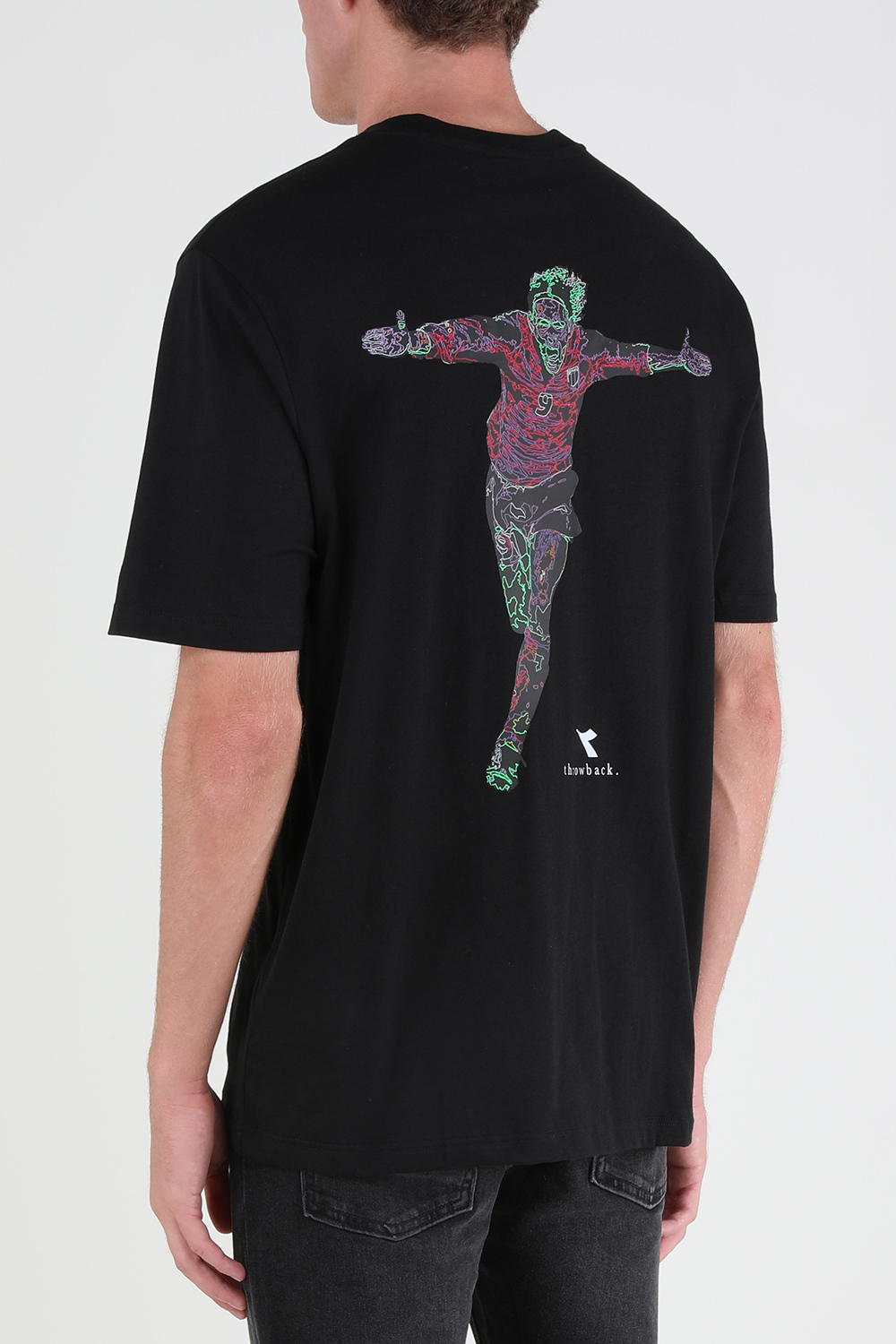 תמונת דוגמן אחורית של חולצת טי עם הדפס כדורגל נוסטלגי