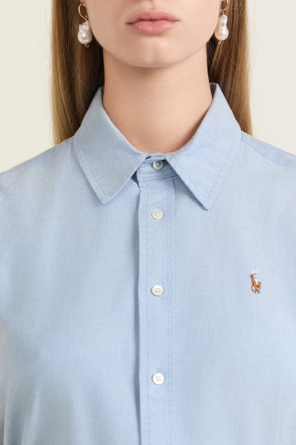 תמונת תקריב דוגמן של שמלת מידי