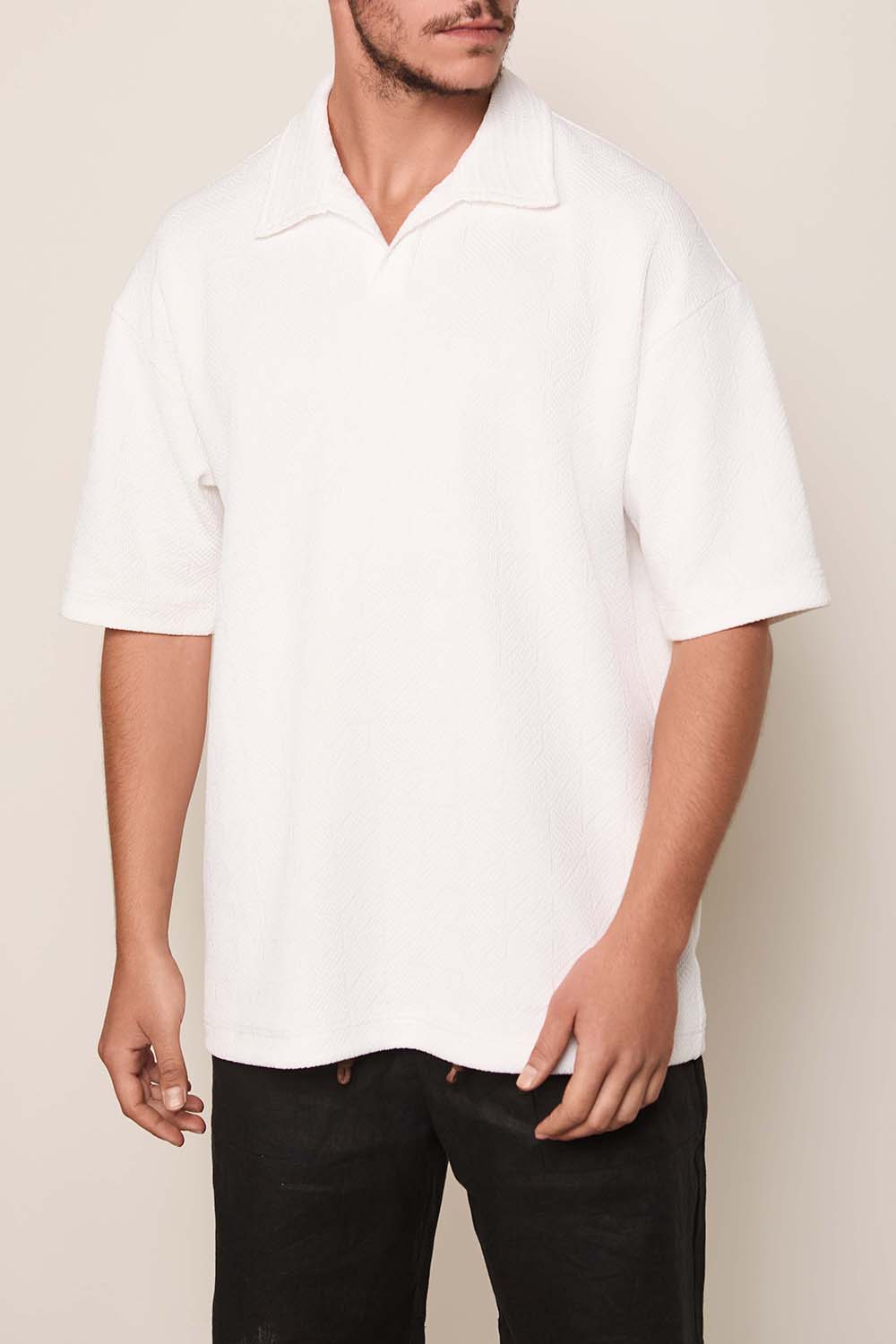 תמונת דוגמן קידמית של חולצת פולו