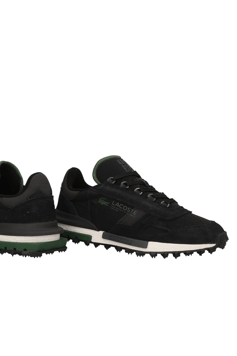 תמונת תקריב של נעלי סניקרס