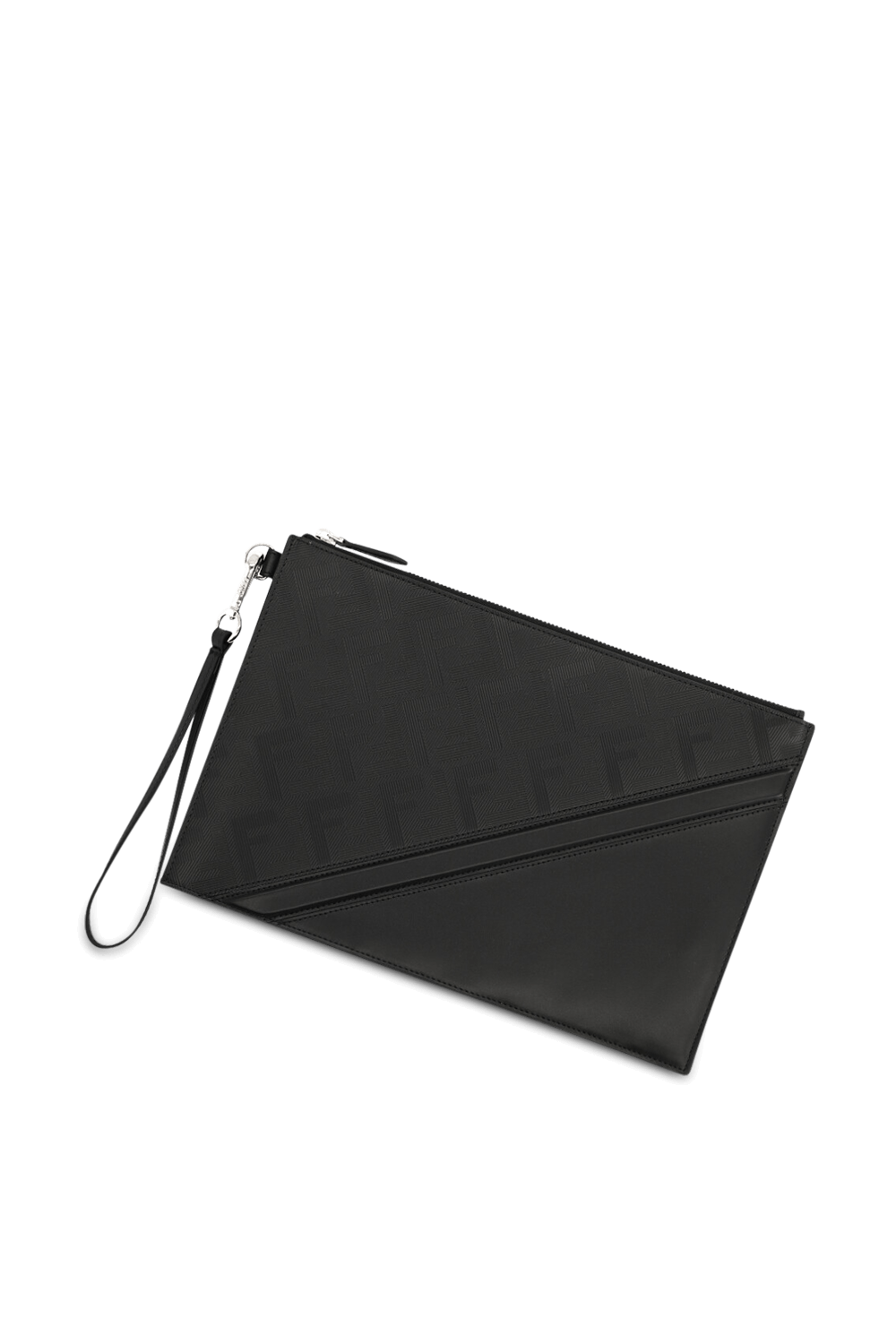 תמונת תקריב של תיק קלאץ` מונוגרמה