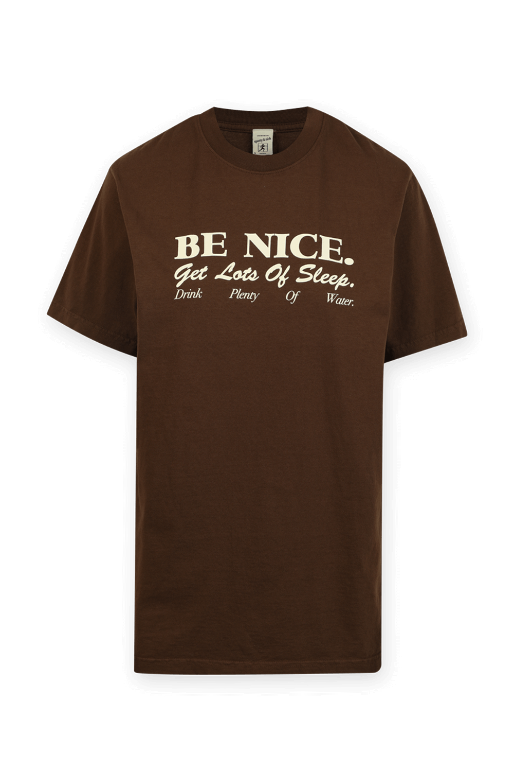 תמונה קידמית של טי שירט אוברסייז עם הדפס ממותג בגוון חום