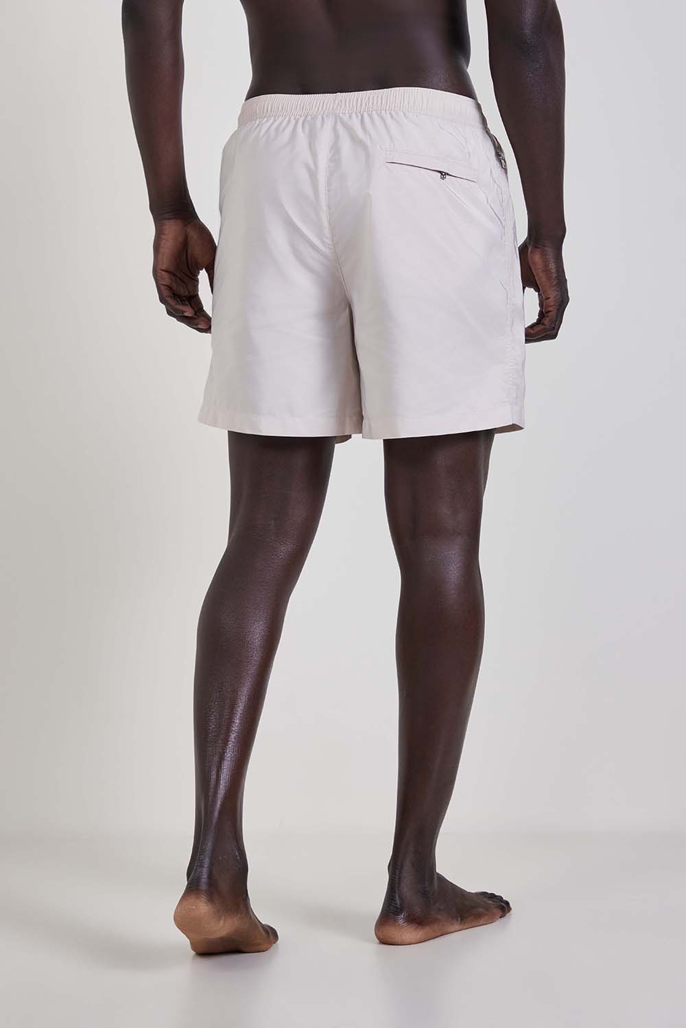 תמונת דוגמן אחורית של מכנסי בגד ים