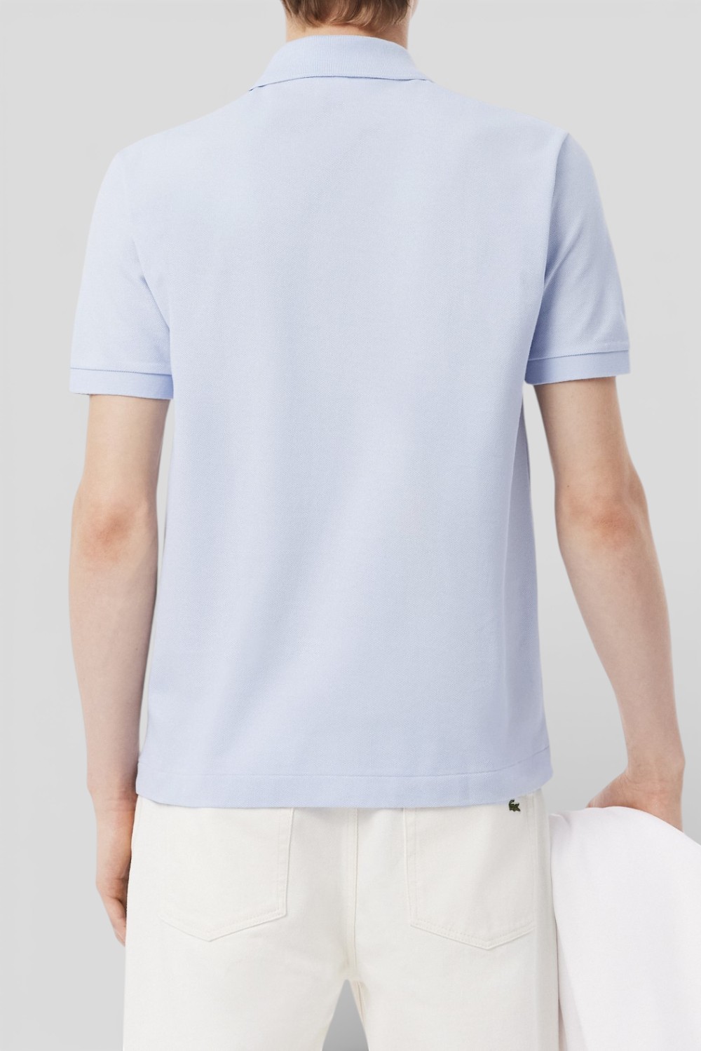 תמונת דוגמן אחורית של חולצת פולו