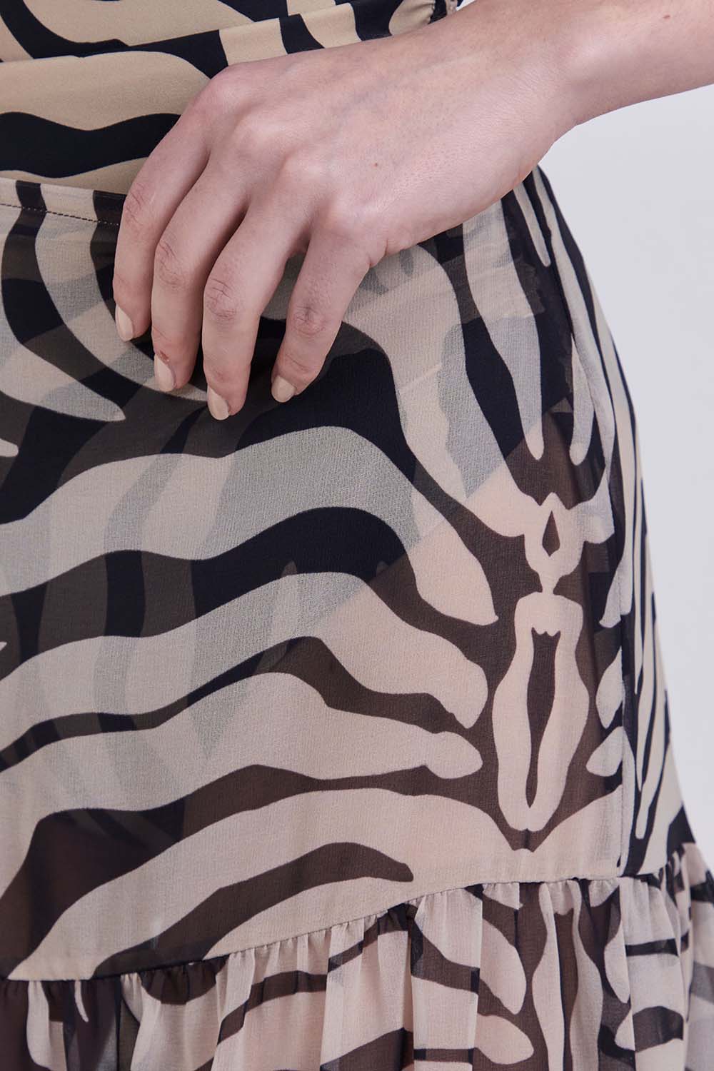 תמונת תקריב דוגמן של חצאית מקסי