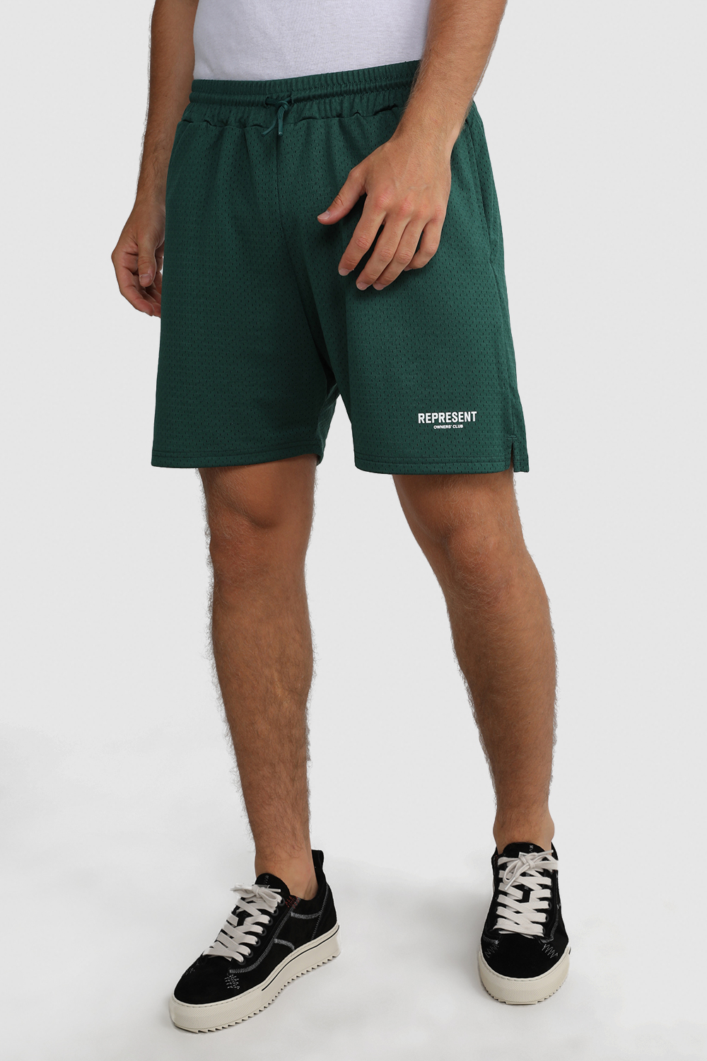 תמונת דוגמן קידמית של מכנסי טרנינג קצרים