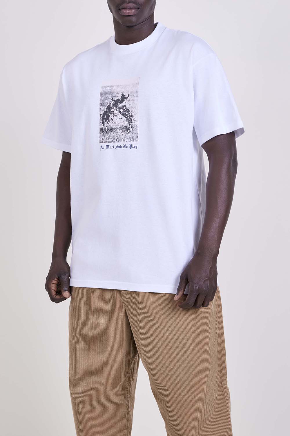 תמונת דוגמן קידמית של חולצת טי בגזרה משוחררת