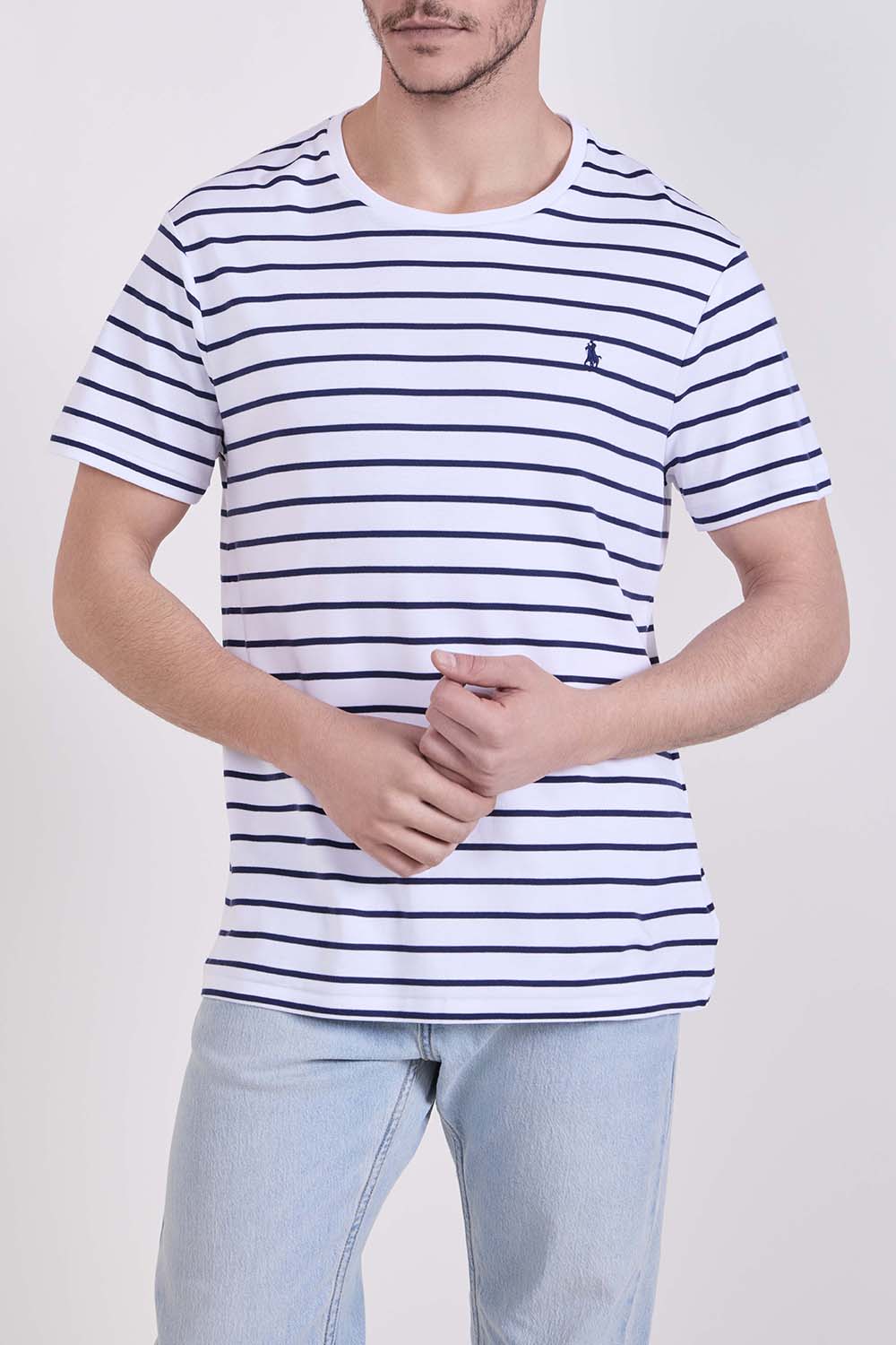 תמונת דוגמן קידמית של חולצת טי