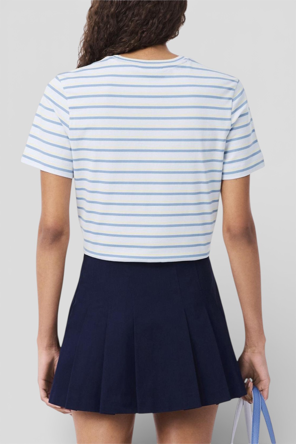 תמונת דוגמן אחורית של חולצת טי