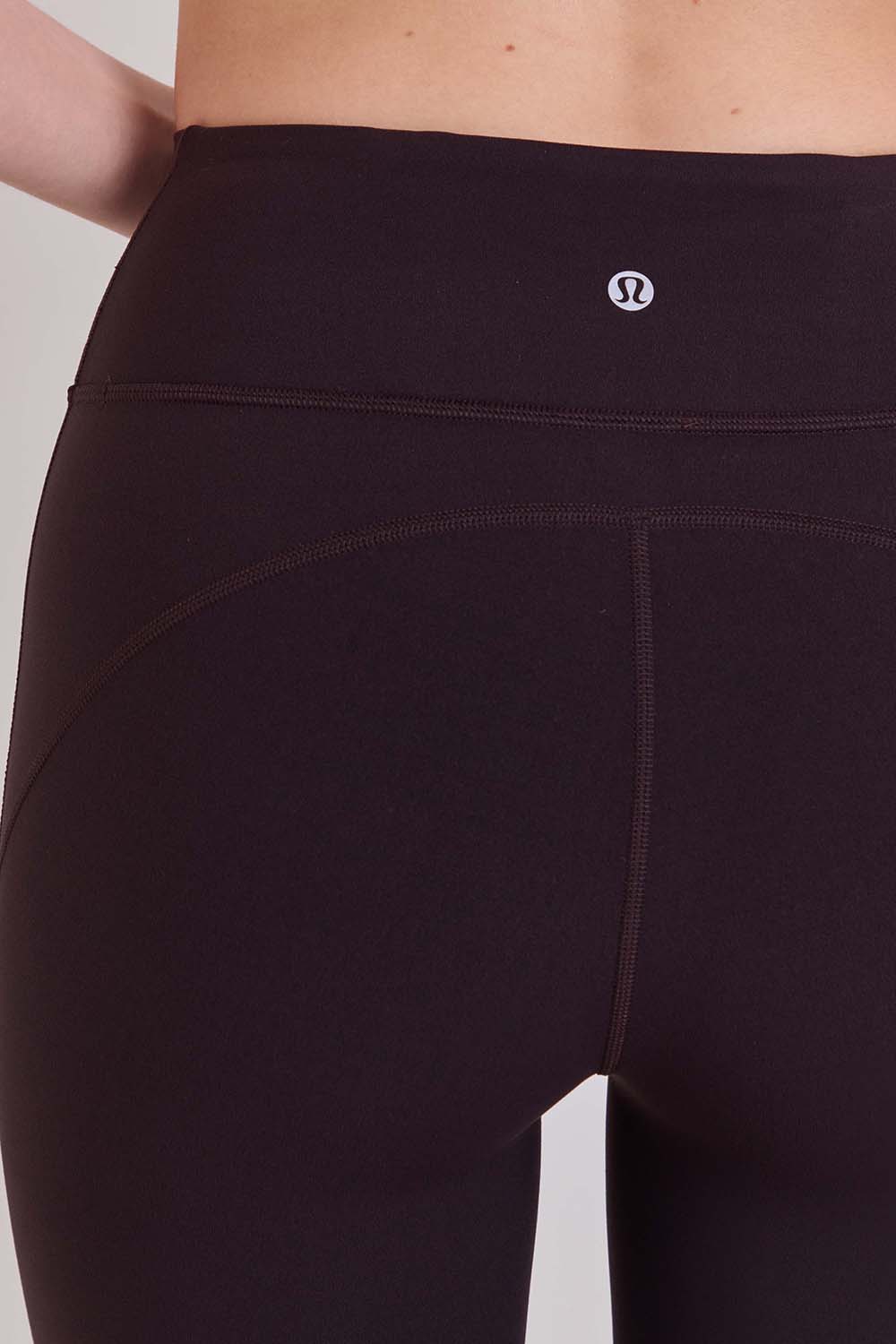 תמונת תקריב דוגמן של GROOVE NULU&trade; HR FLARED PANT *REGULAR