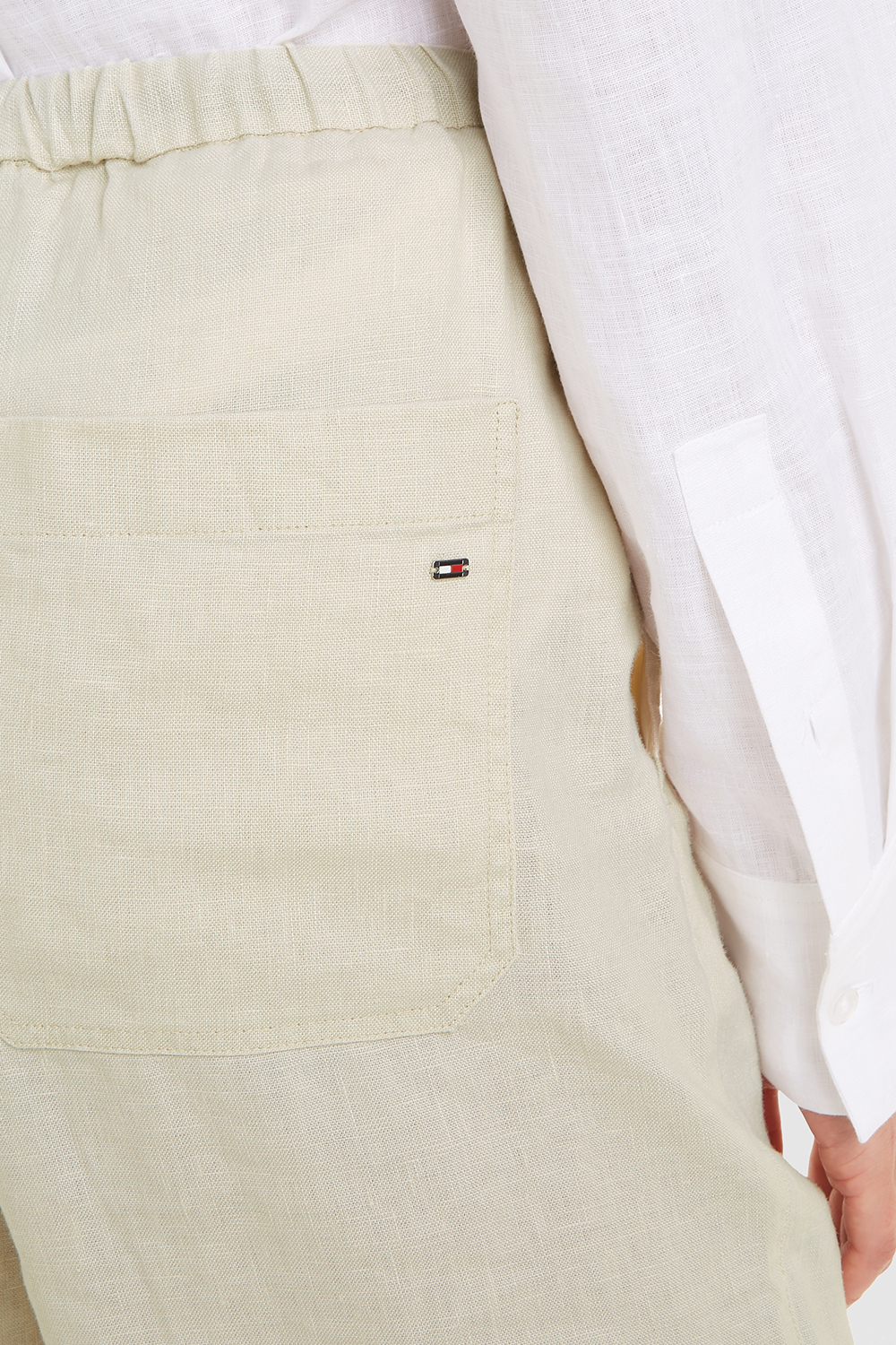 תמונת תקריב דוגמן של מכנסיים ארוכים