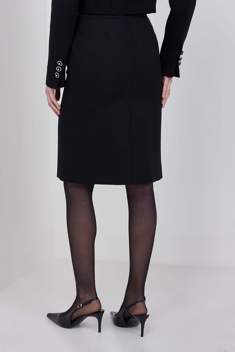 תמונת דוגמן אחורית של חצאית מידי