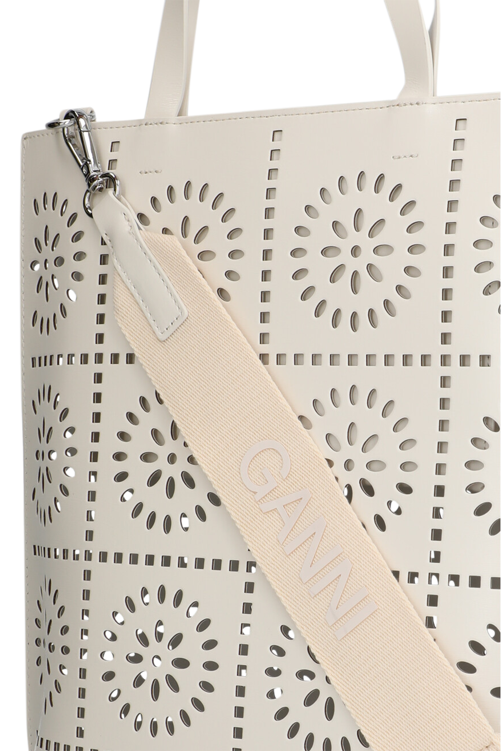 תמונת תקריב של תיק נשיאה מעור ממוחזר