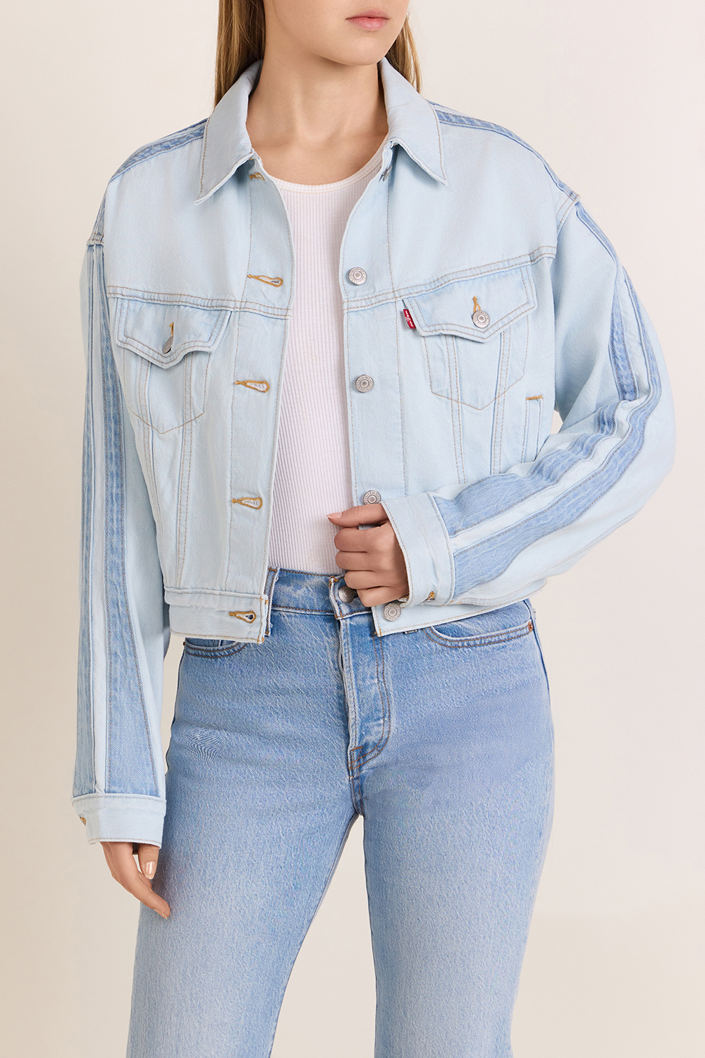 תמונת דוגמן קידמית של ז׳קט ג׳ינס