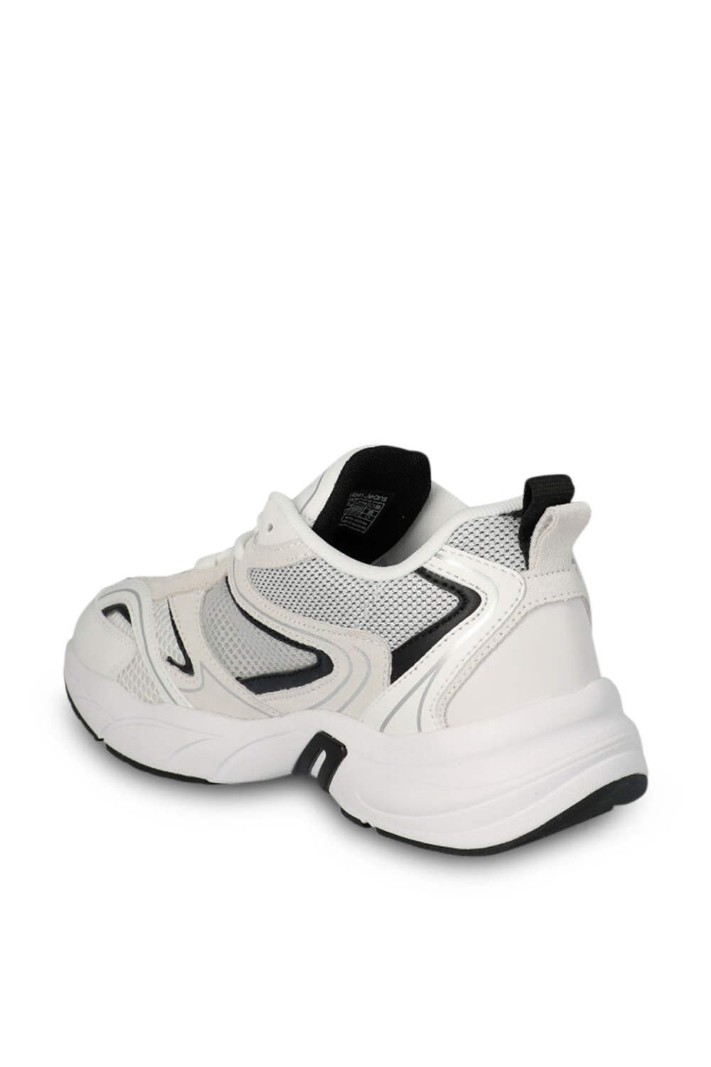 תמונה אחורית של נעלי סניקרס