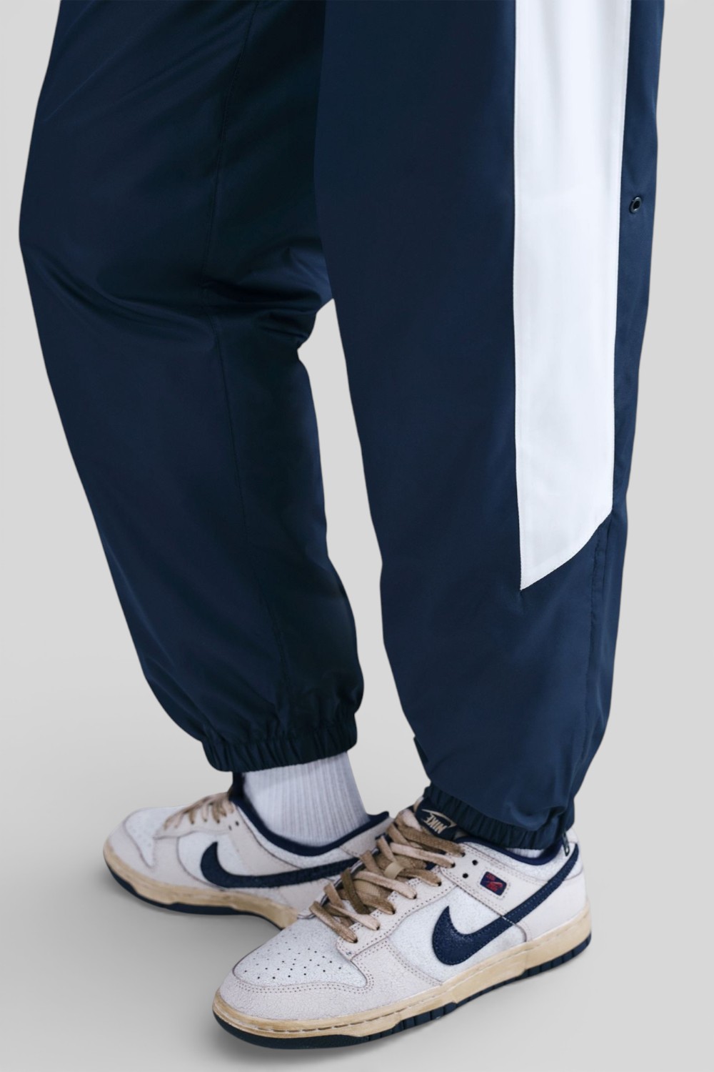 מכנסי ג'וגר נייקי X דברים מוזרים