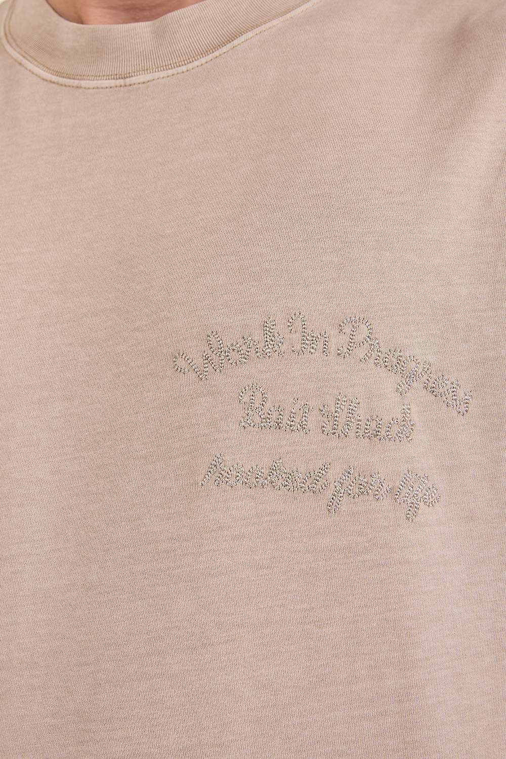 תמונת דוגמן אחורית של חולצת טי