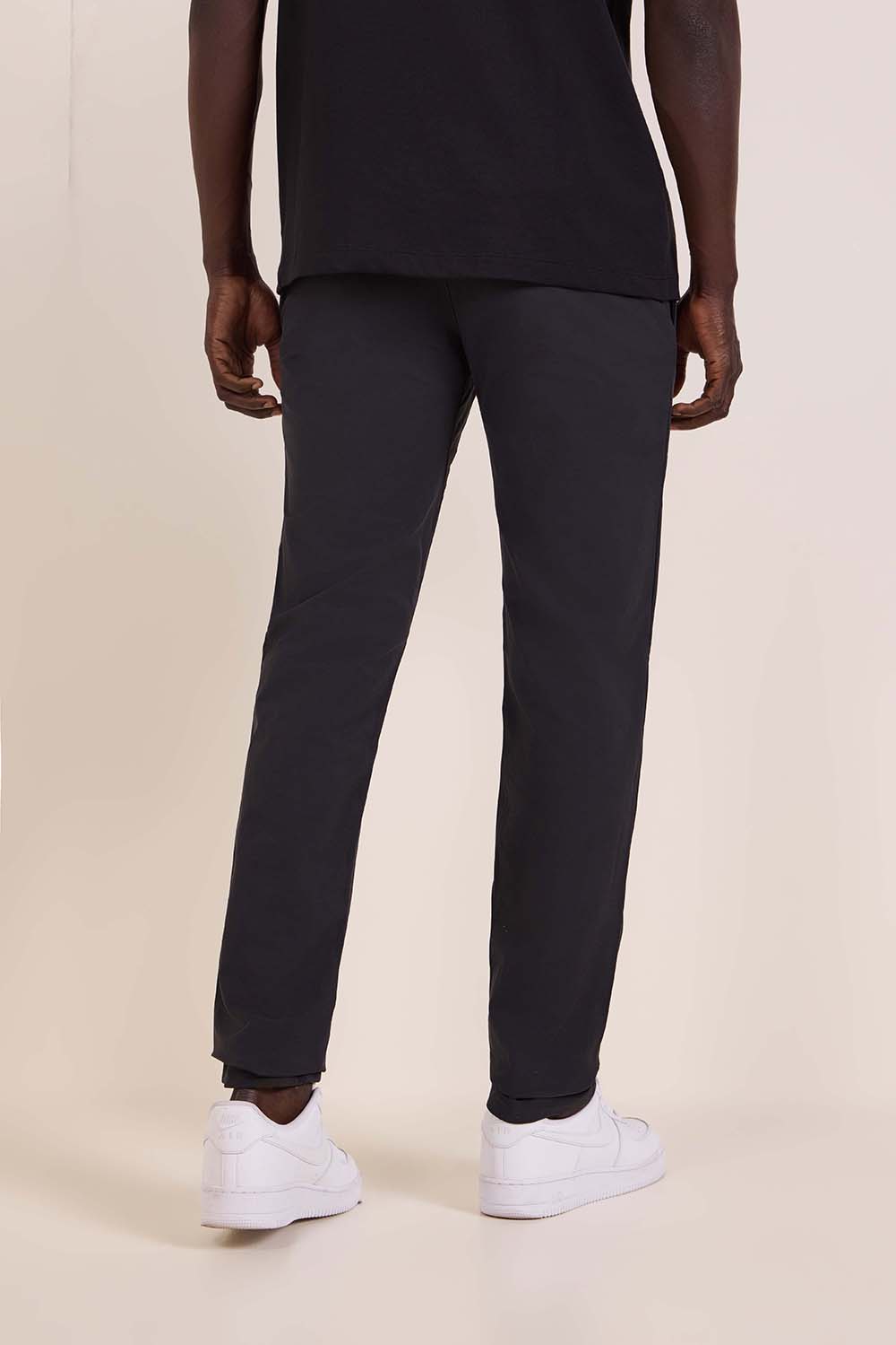 תמונת דוגמן אחורית של ABC Slim-Fit Trouser 34L VersaTwill