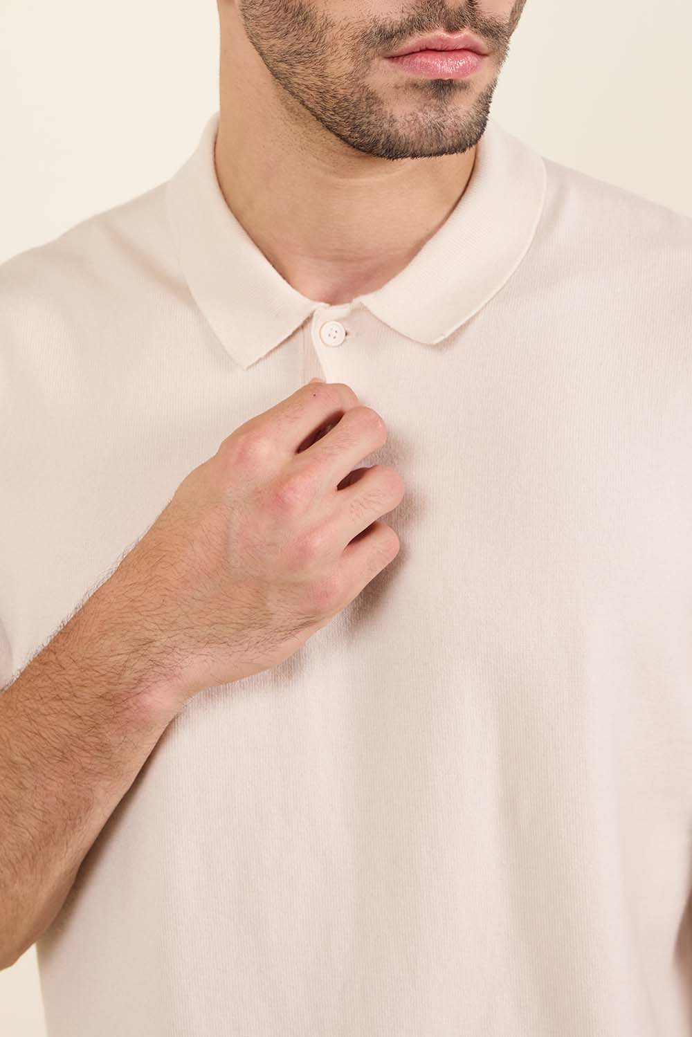 תמונת תקריב דוגמן של New Venture Short-Sleeve Knit Polo Shirt