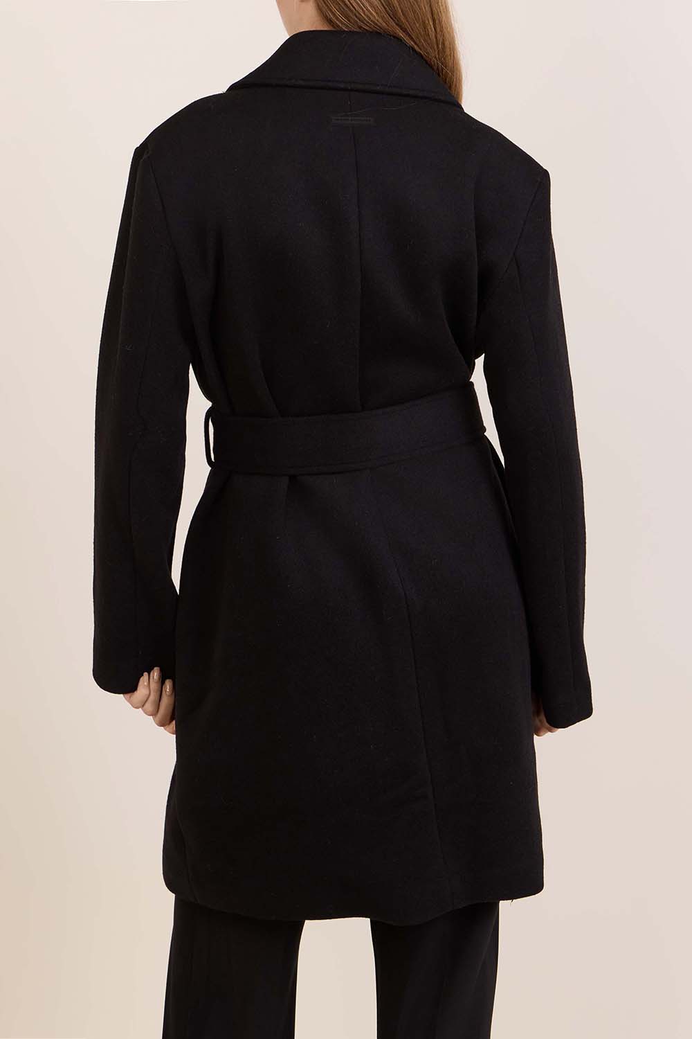 תמונת דוגמן אחורית של מעיל מידי