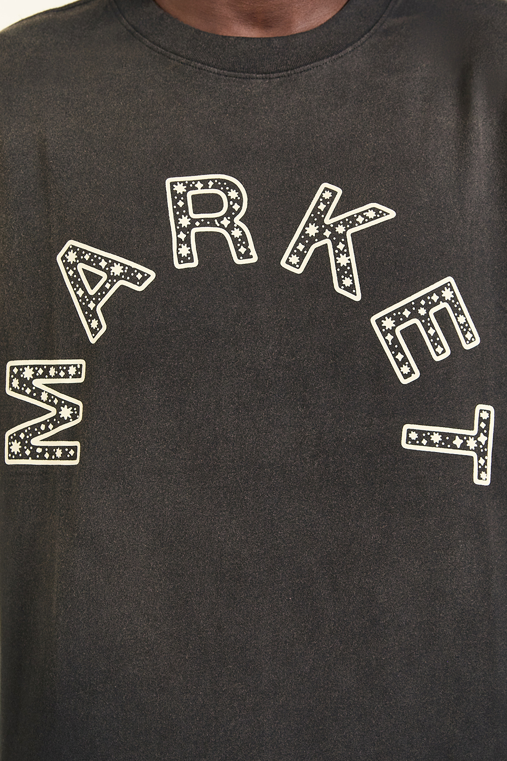 תמונת דוגמן אחורית של חולצת טי