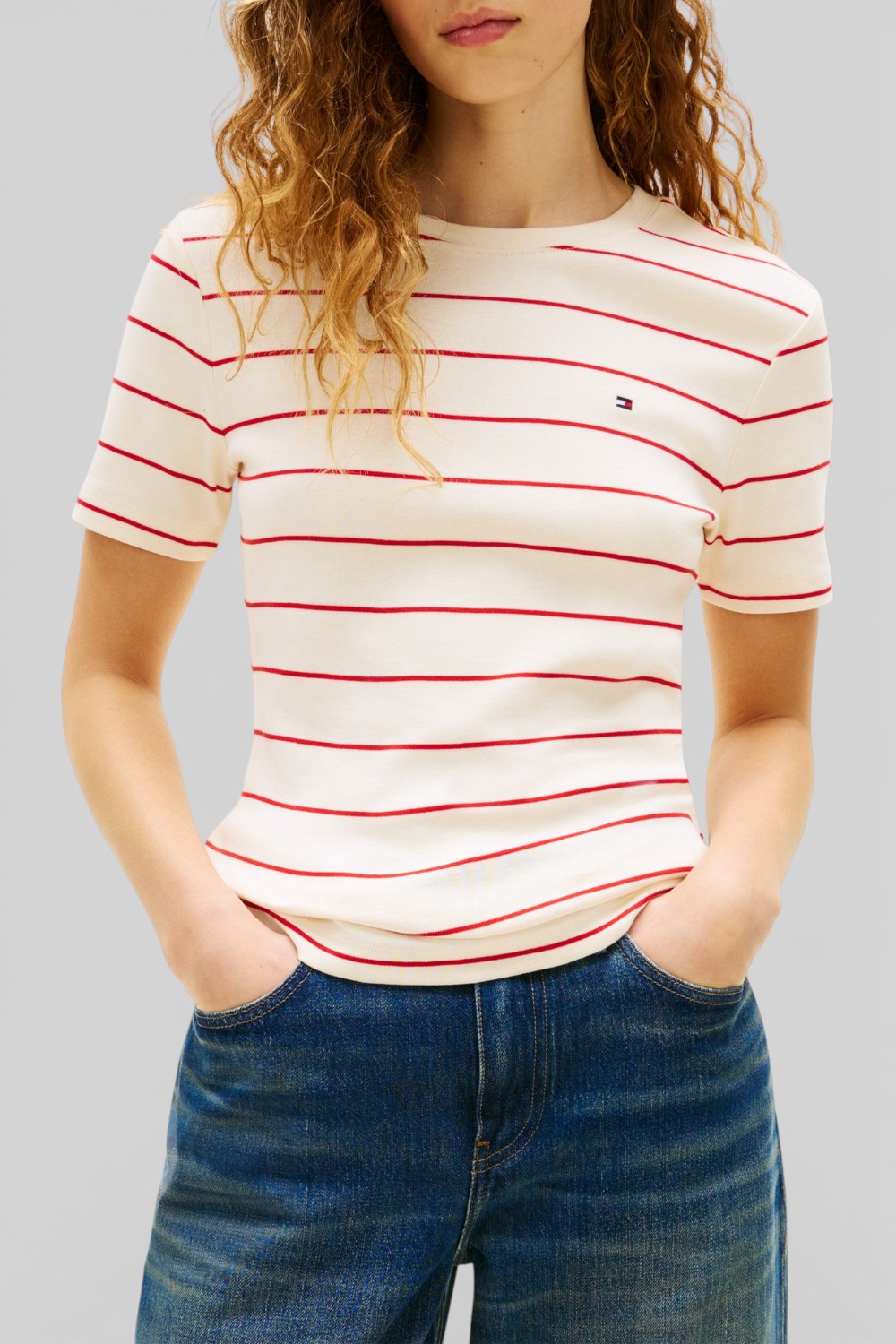 תמונת דוגמן קידמית של חולצת טי