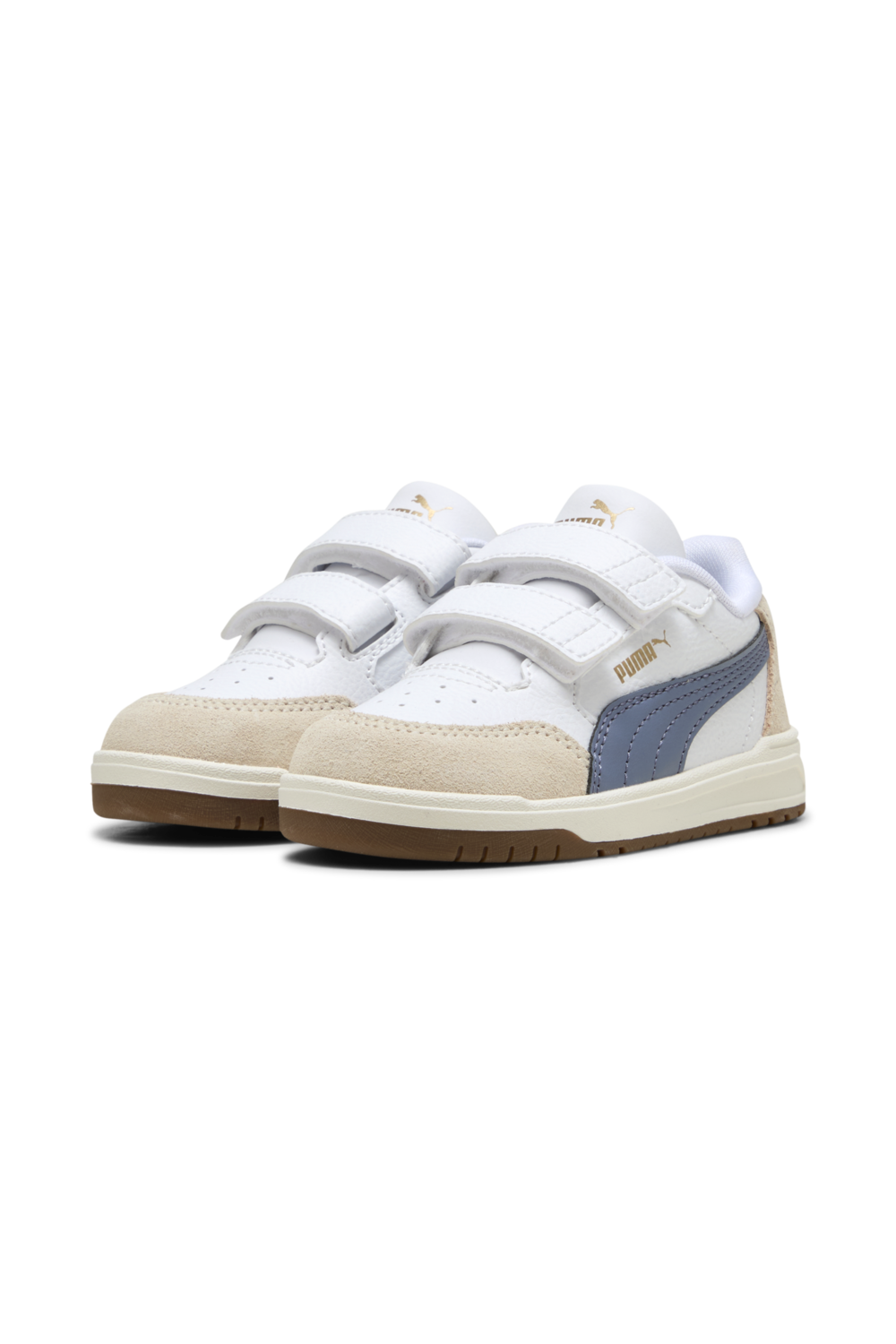 תמונת תקריב של נעלי סניקרס