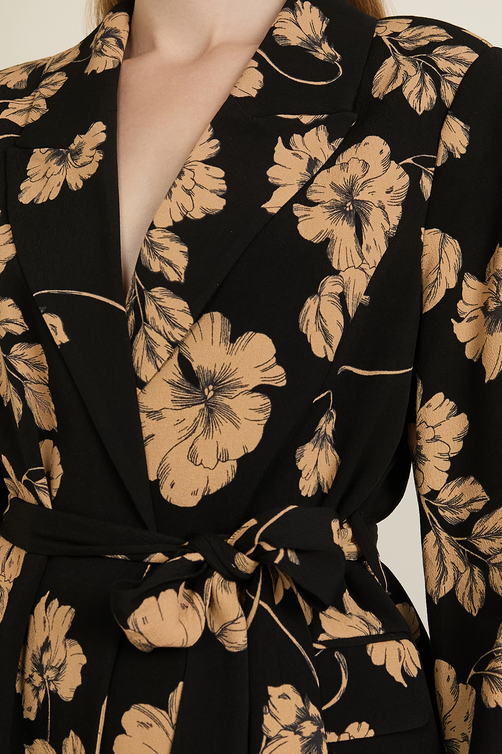 תמונת תקריב דוגמן של בלייזר אדיראן