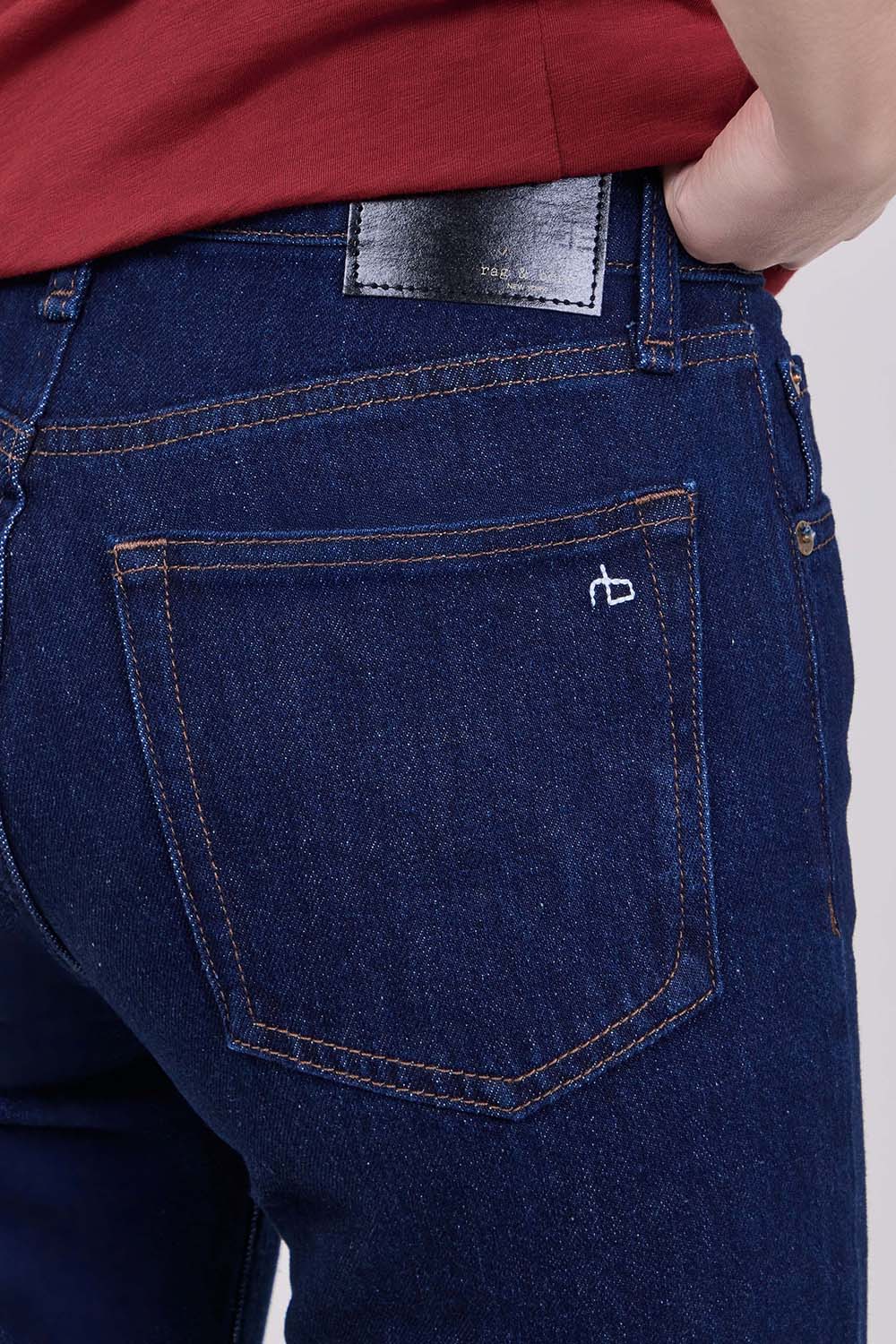 תמונת תקריב דוגמן של מכנסי ג׳ינס הארלו בגזרה ישרה