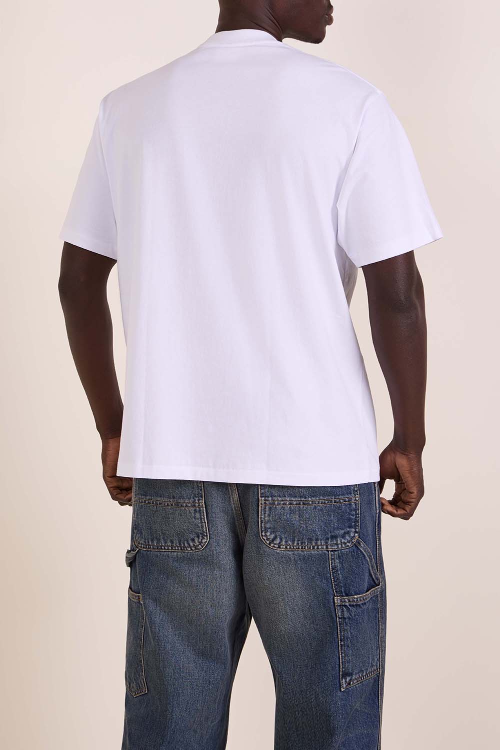 תמונת דוגמן אחורית של חולצת טי