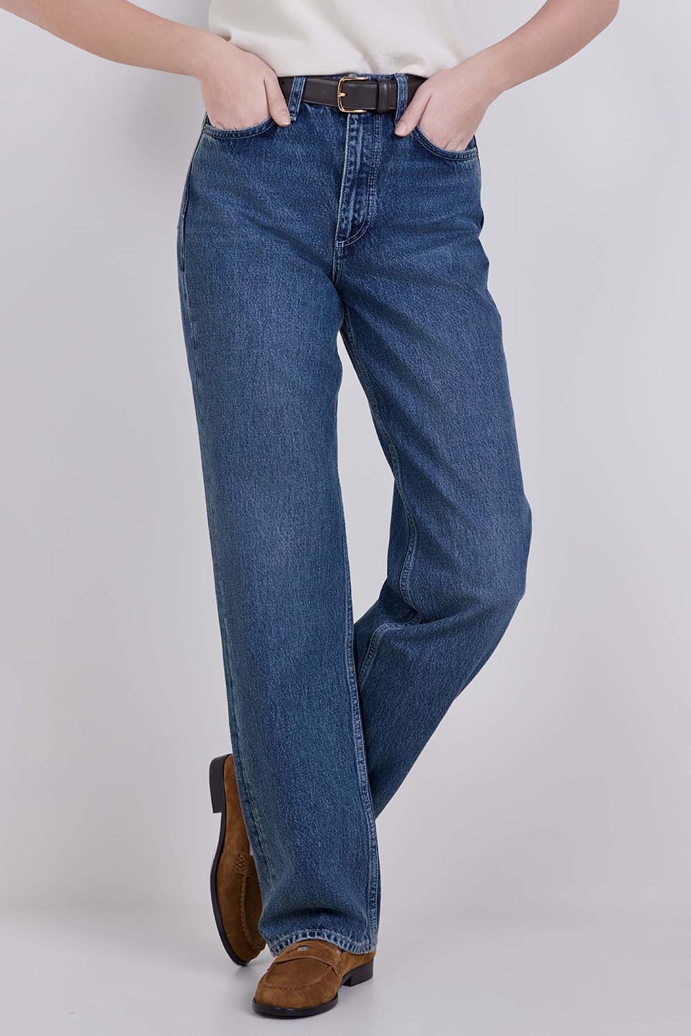 תמונת דוגמן קידמית של מכנסי ג'ינס בגזרה ישרה