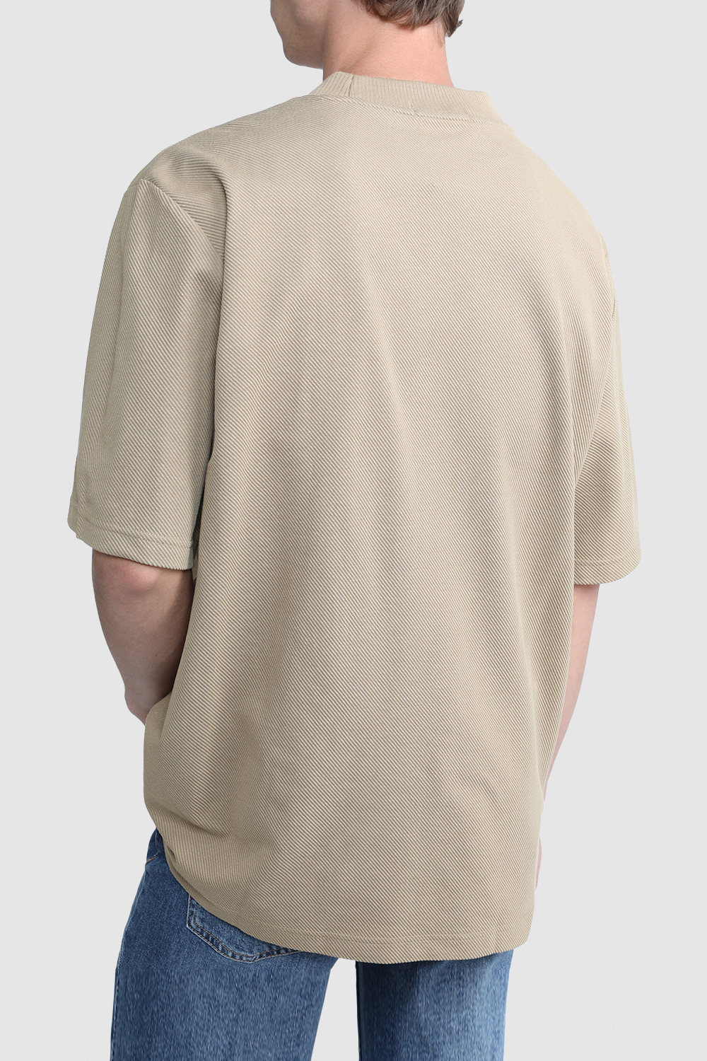 תמונת דוגמן אחורית של חולצת טי