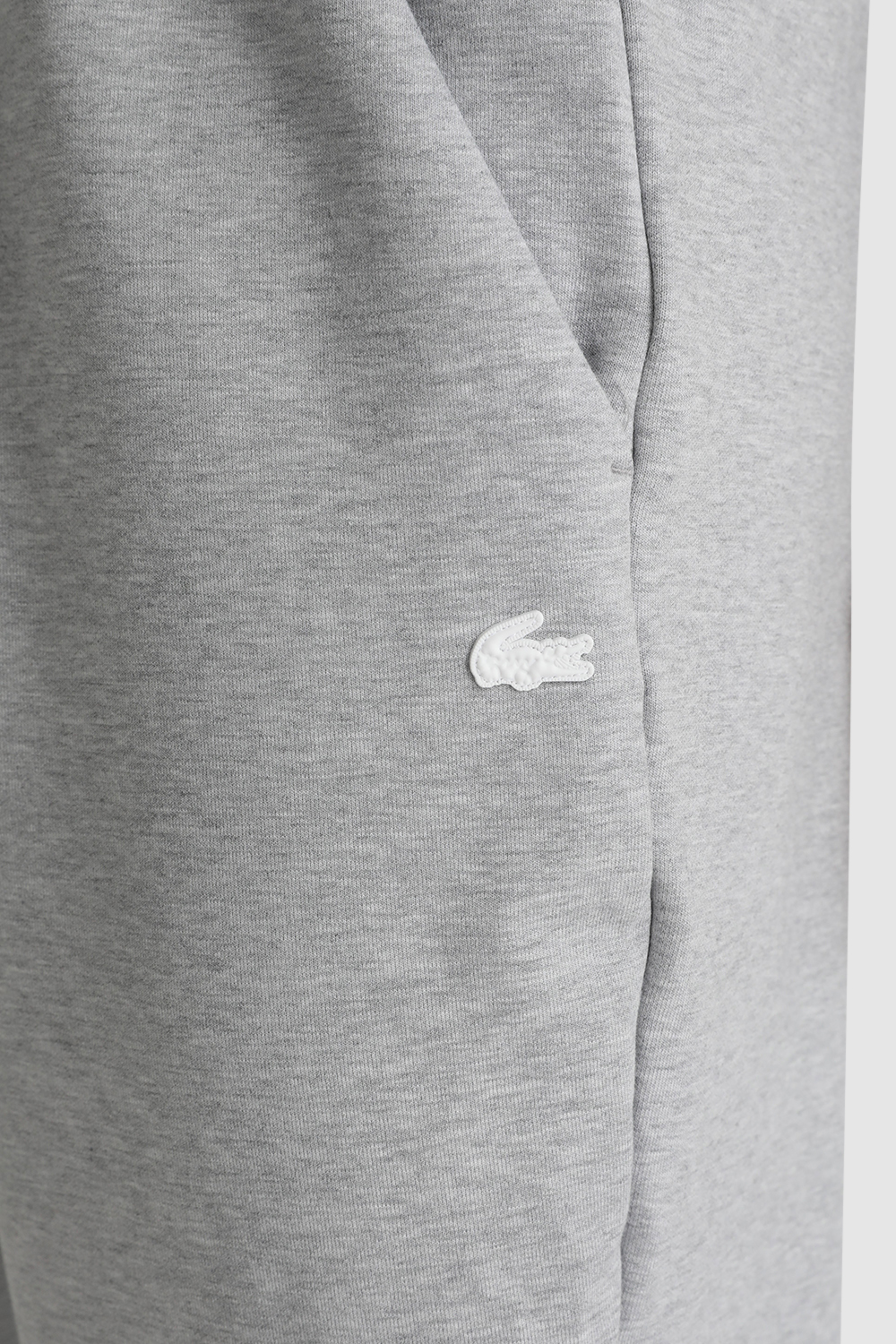 תמונת תקריב דוגמן של מכנסי ג'וג ארוכים