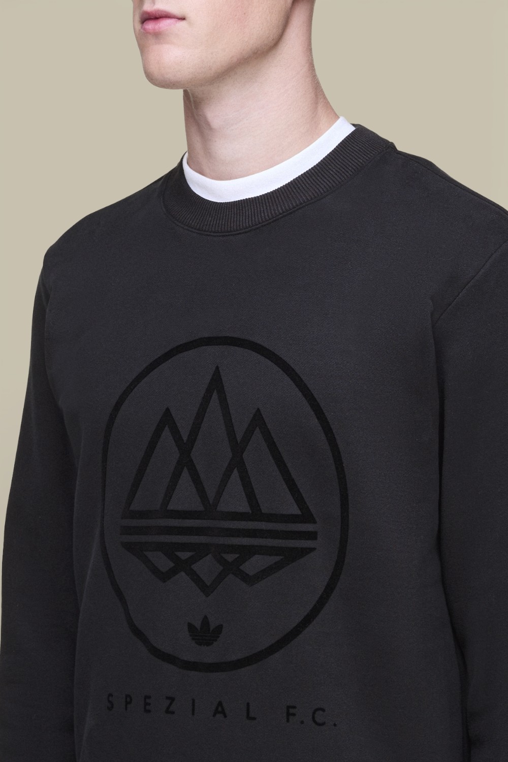 תמונת תקריב דוגמן של סווטשירט