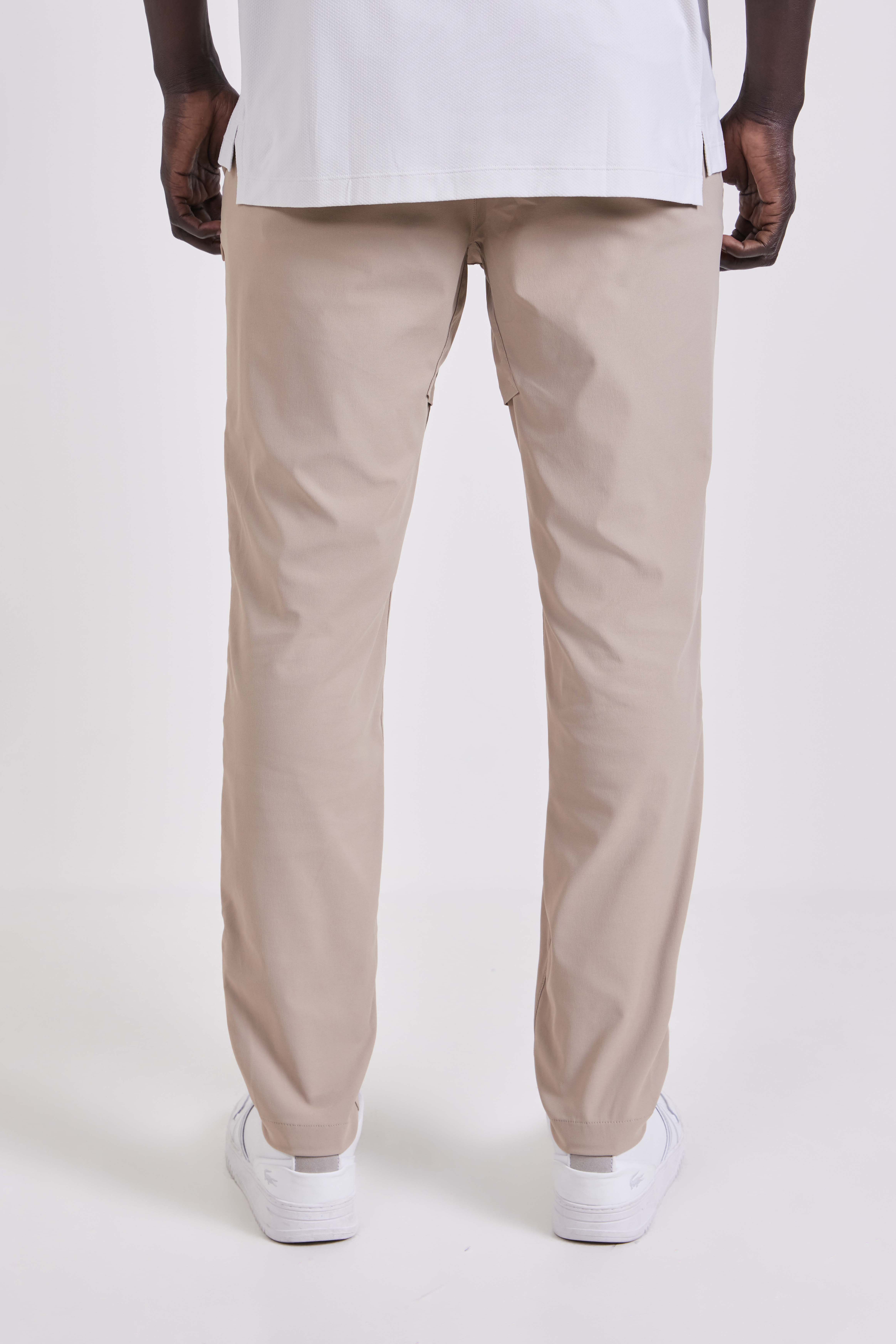 תמונת דוגמן אחורית של ABC Slim-Fit Golf Trouser 32L