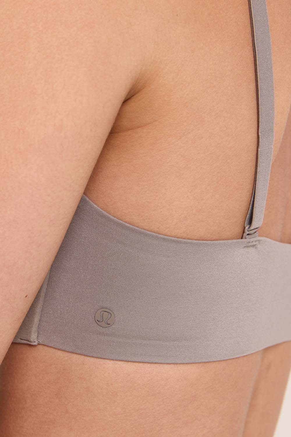 תמונת תקריב דוגמן של Nulu Adjustable Bra