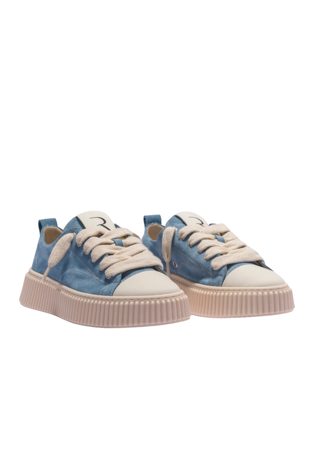 תמונת תקריב של נעלי סניקרס 2020