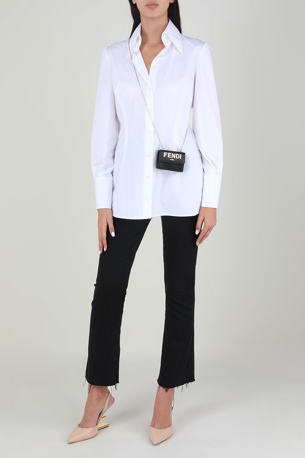 תמונת דוגמן קידמית של תיק ארנק מעור עם לוגו מוזהב