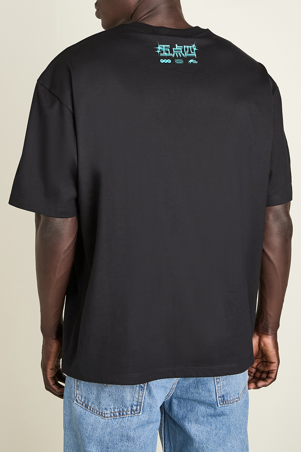 תמונת תקריב דוגמן של חולצת טי